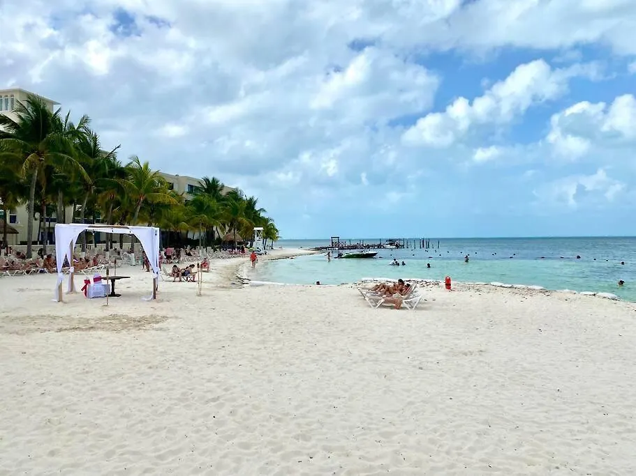 *Villa Sicilia Lagoon Front By Casa Paraiso* Cancun Villa