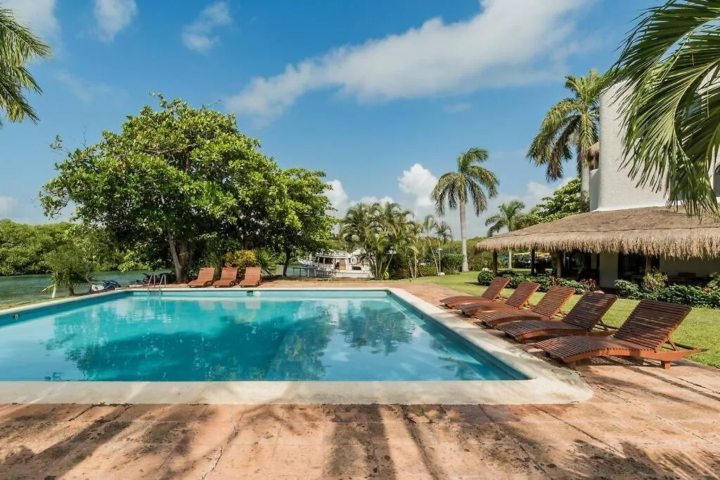 *Villa Sicilia Lagoon Front By Casa Paraiso* Cancun Mexico